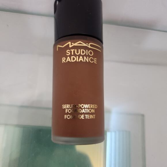 MAC Studio Radiance Serum Powered Foundation Studio Radiance NW55 - Picture 2 of 3